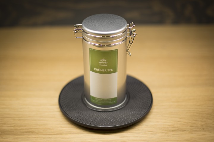 Matcha Curkuma Colada natürlich - Grüntee mit Matcha, Fruchtstücken und Blüten, aromatisiert