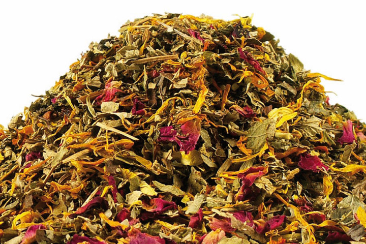 Schlechtwetter mit Honig- Kräutertee, aromatisiert